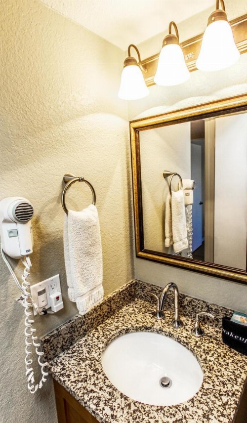 Desert Vacation Villas a VRI resort - image 31