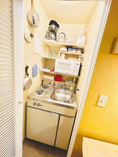 A PLACE IN THE SUN Garden Hotel - Big Units with Privacy Gardens & Heated Pool & Spa in 1 Acre Park Prime Location PET Friendly TOP Midcentury Modern Boutique Hotel - image 11
