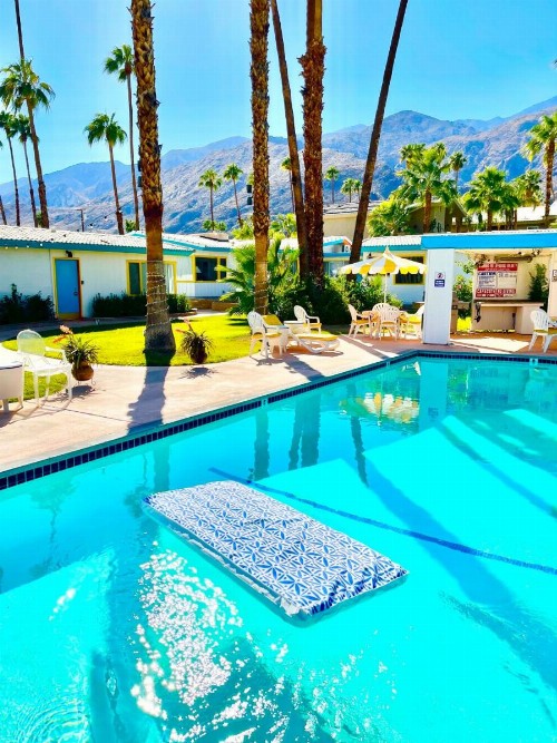 A PLACE IN THE SUN Garden Hotel - Big Units with Privacy Gardens & Heated Pool & Spa in 1 Acre Park Prime Location PET Friendly TOP Midcentury Modern Boutique Hotel - image 13