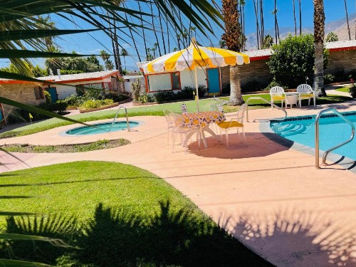 A PLACE IN THE SUN Garden Hotel - Big Units with Privacy Gardens & Heated Pool & Spa in 1 Acre Park Prime Location PET Friendly TOP Midcentury Modern Boutique Hotel - image 18