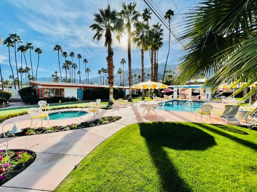 A PLACE IN THE SUN Garden Hotel - Big Units with Privacy Gardens & Heated Pool & Spa in 1 Acre Park Prime Location PET Friendly TOP Midcentury Modern Boutique Hotel - image 22