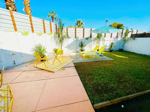 A PLACE IN THE SUN Garden Hotel - Big Units with Privacy Gardens & Heated Pool & Spa in 1 Acre Park Prime Location PET Friendly TOP Midcentury Modern Boutique Hotel - image 37