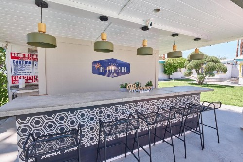 A PLACE IN THE SUN Garden Hotel - Big Units with Privacy Gardens & Heated Pool & Spa in 1 Acre Park Prime Location PET Friendly TOP Midcentury Modern Boutique Hotel - image 42