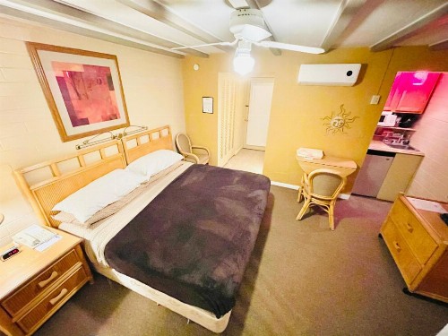 A PLACE IN THE SUN Garden Hotel - Big Units with Privacy Gardens & Heated Pool & Spa in 1 Acre Park Prime Location PET Friendly TOP Midcentury Modern Boutique Hotel - image 49