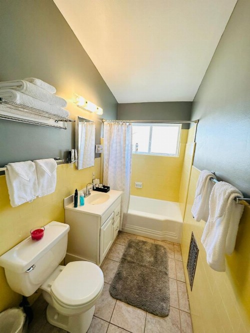 A PLACE IN THE SUN Garden Hotel - Big Units with Privacy Gardens & Heated Pool & Spa in 1 Acre Park Prime Location PET Friendly TOP Midcentury Modern Boutique Hotel - image 6