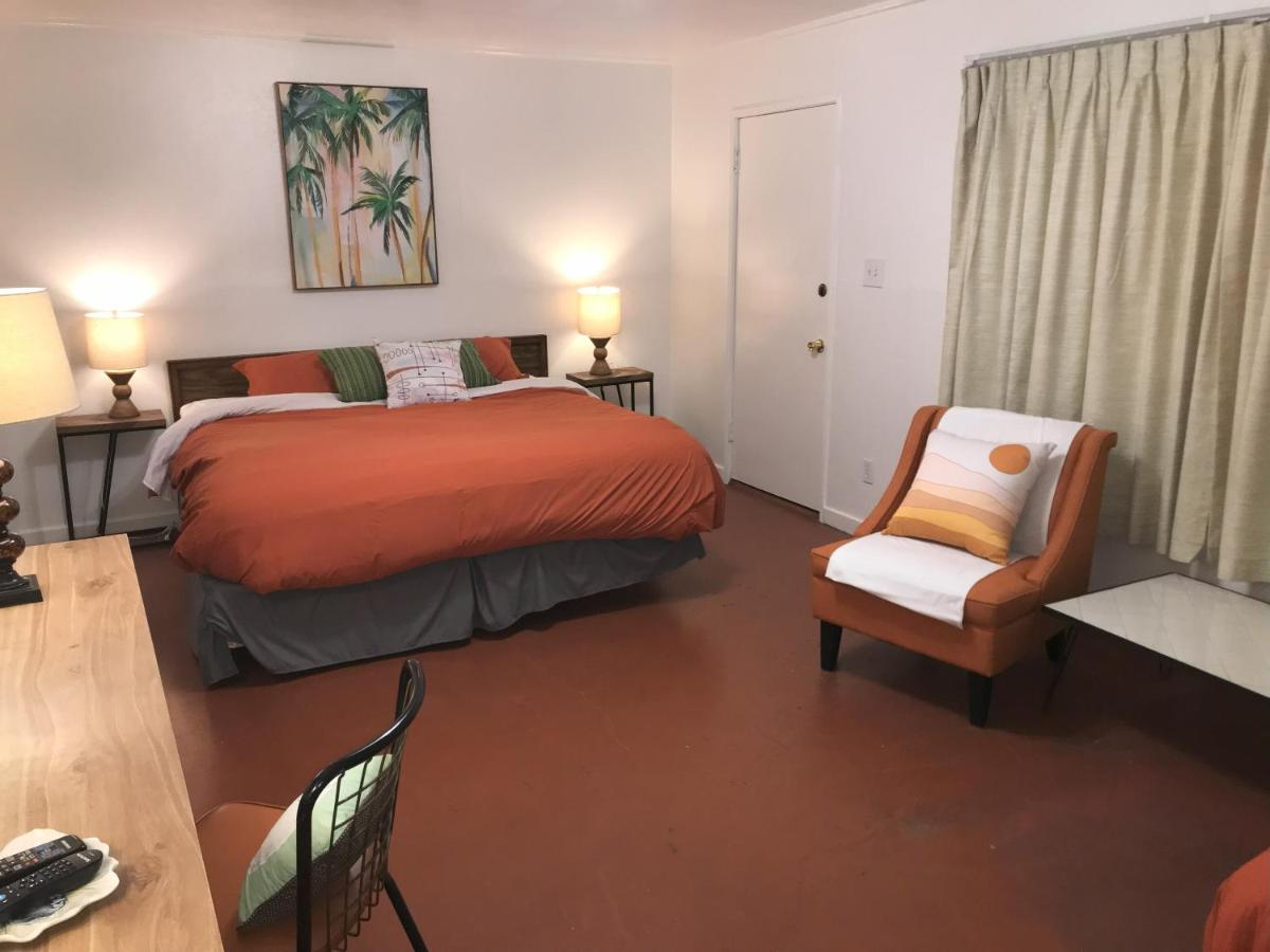Aloha Hotel Palm Springs - image 5