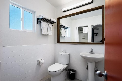 Skylark Hotel - image 28