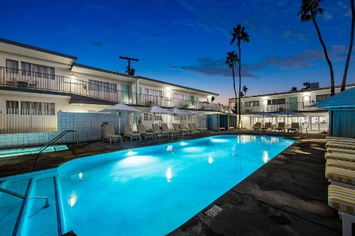 Skylark Hotel - image 34