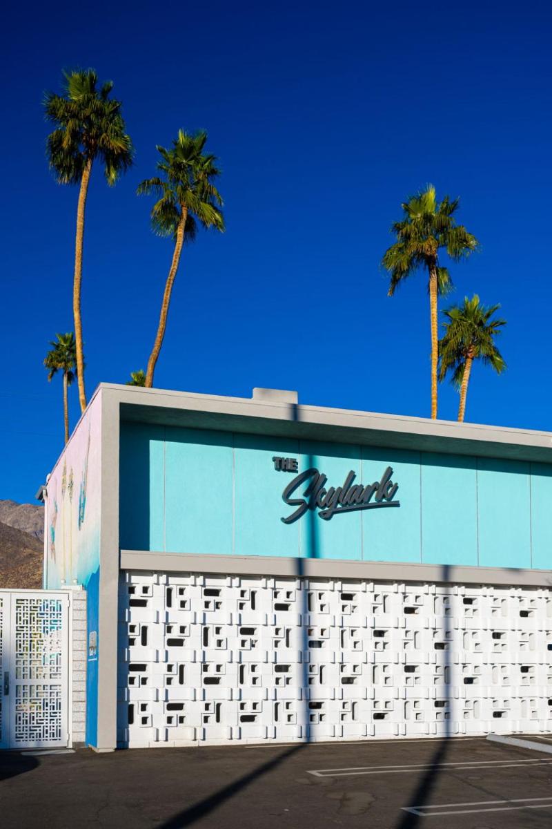 Skylark Hotel - image 4