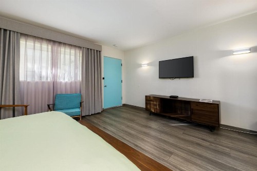 Skylark Hotel - image 9
