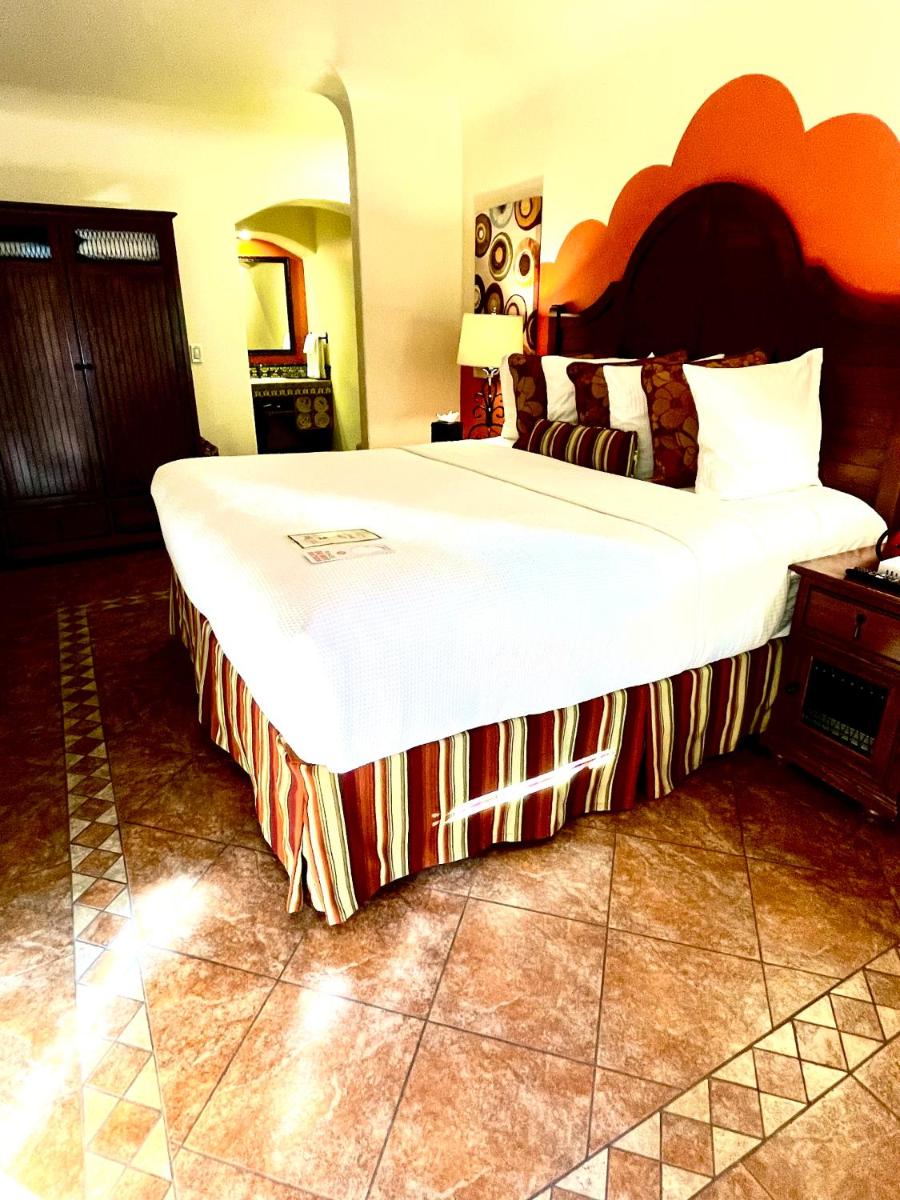 Los Arboles Hotel - image 7