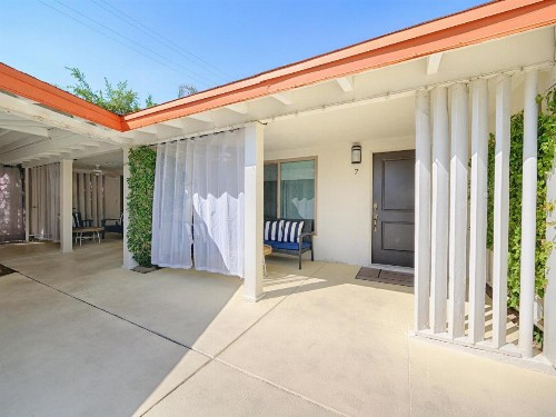 Little Paradise Hotel - image 10