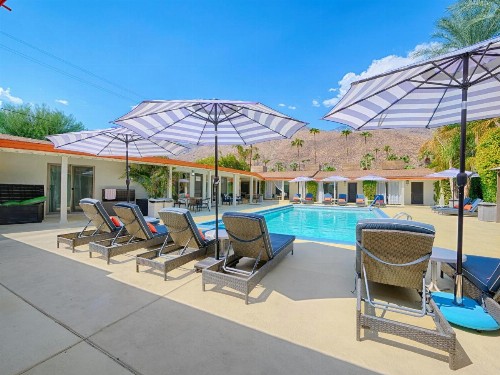 Little Paradise Hotel - image 2