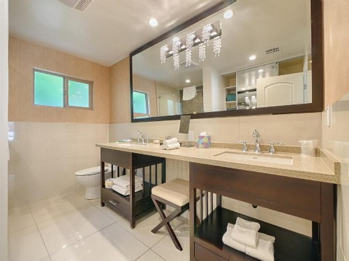 Little Paradise Hotel - image 7
