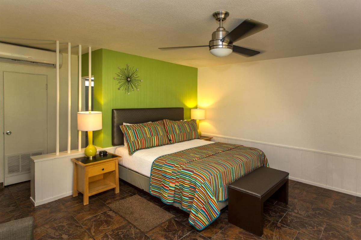 Desert Riviera Hotel - image 3