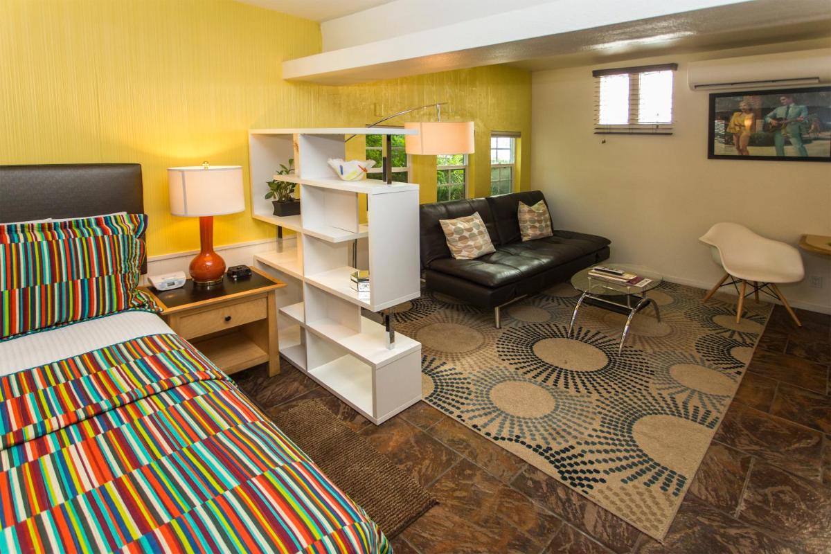 Desert Riviera Hotel - image 7