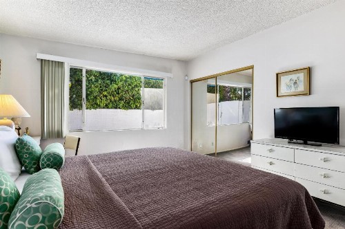 Chi Chi House - image 24