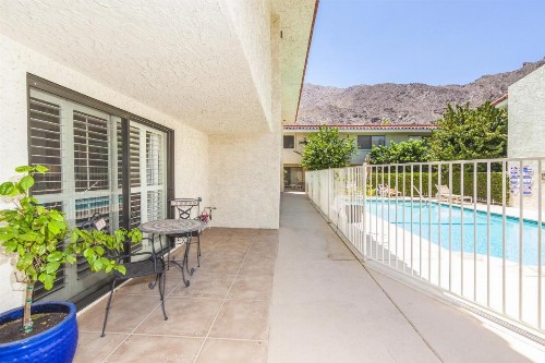 Palm Springs Townhouse Hideaway - image 10
