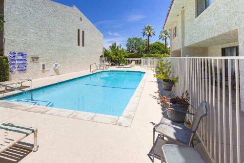 Palm Springs Townhouse Hideaway - image 11