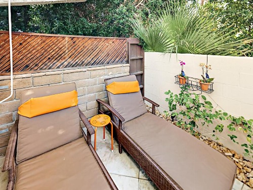 Palm Springs Townhouse Hideaway - image 12