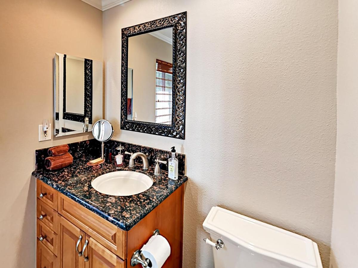Palm Springs Townhouse Hideaway - image 5