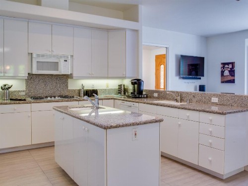Lions Gate Estate - image 23