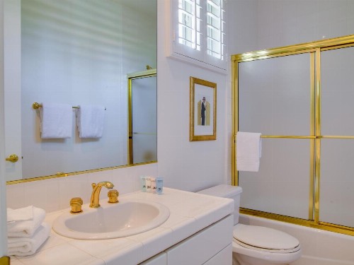Lions Gate Estate - image 24