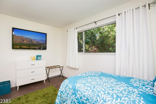 Collins Hideaway - image 30