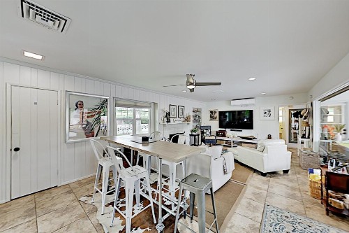 Flamingo House - image 8