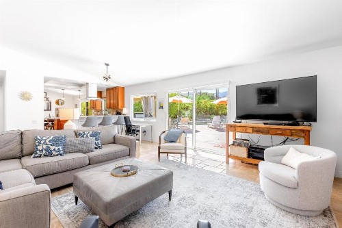Modern Loma Vista - image 14