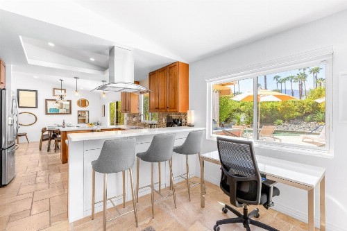 Modern Loma Vista - image 15