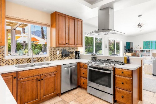 Modern Loma Vista - image 16