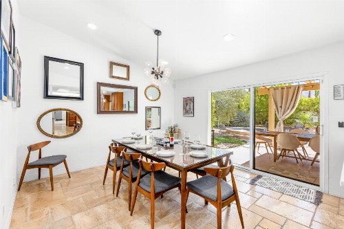 Modern Loma Vista - image 18