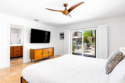 Modern Loma Vista - image 22
