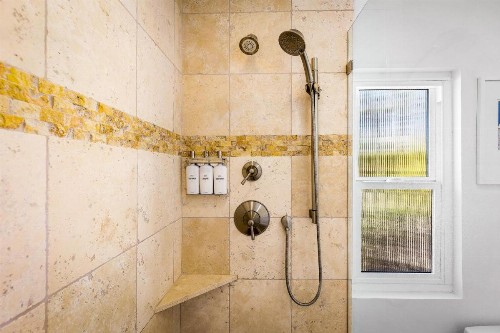 Modern Loma Vista - image 26