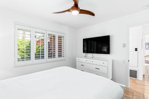Modern Loma Vista - image 28