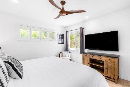 Modern Loma Vista - image 31