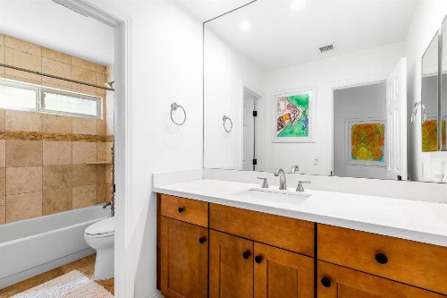 Modern Loma Vista - image 33