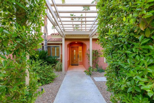 Modern Loma Vista - image 35