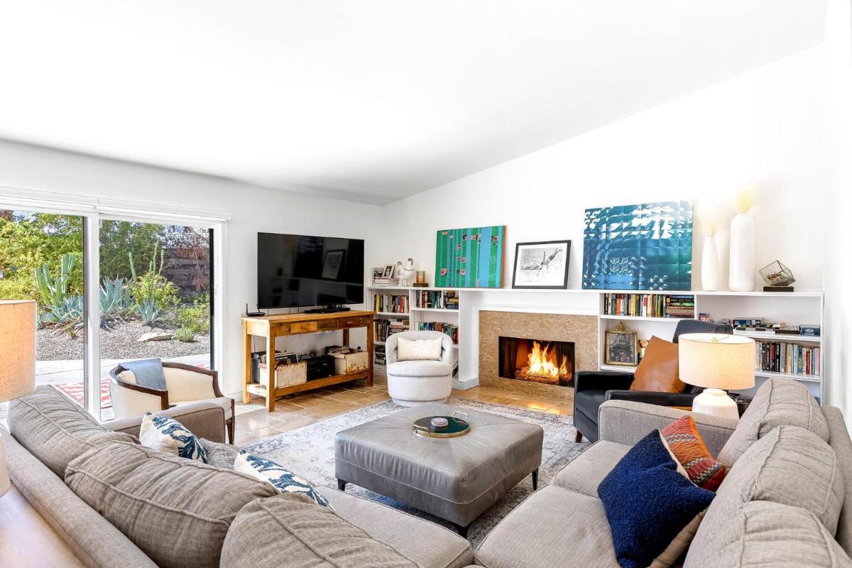Modern Loma Vista - image 6