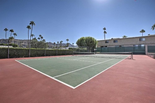 Condo with Mountain Views-3mi to DT Palm Springs - image 12