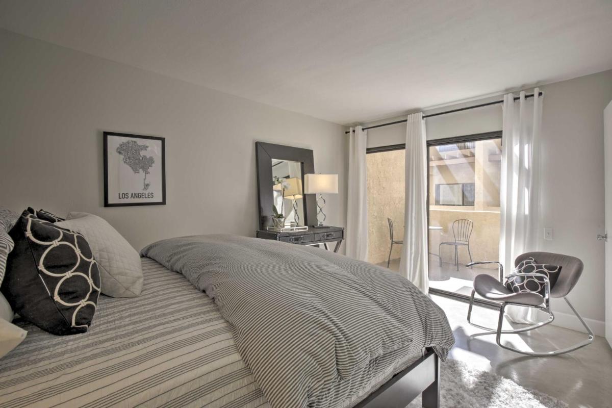 Condo with Mountain Views-3mi to DT Palm Springs - image 7