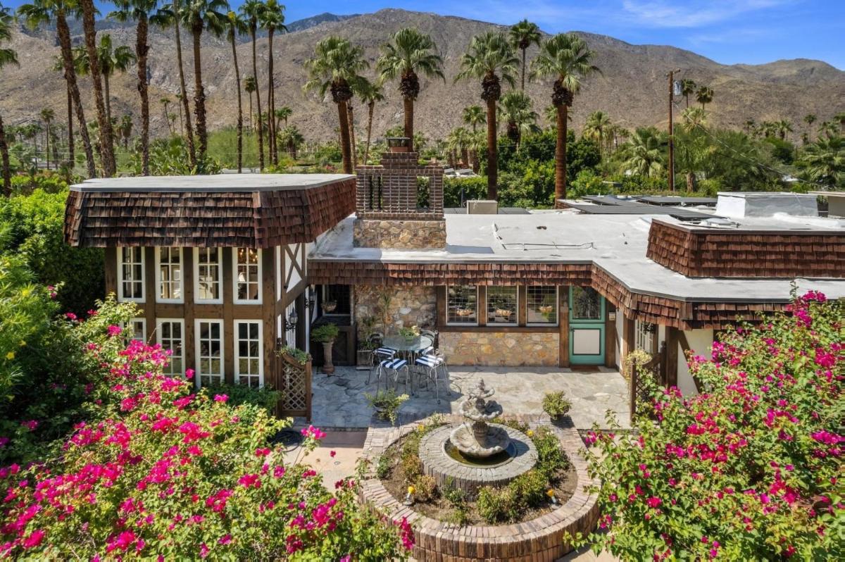 Villa Coffee House - main image