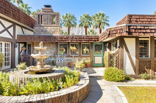 Villa Coffee House - image 29