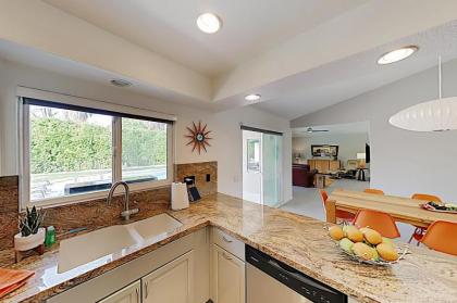 2BR/2BA Modern Retreat: Pool & Spa Near Downtown Palm Springs home - image 12