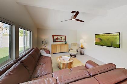 2BR/2BA Modern Retreat: Pool & Spa Near Downtown Palm Springs home - image 2