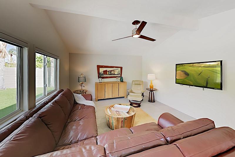2BR/2BA Modern Retreat: Pool & Spa Near Downtown Palm Springs home - image 2