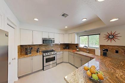 2BR/2BA Modern Retreat: Pool & Spa Near Downtown Palm Springs home - image 3