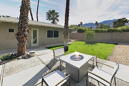2BR/2BA Modern Retreat: Pool & Spa Near Downtown Palm Springs home - image 4