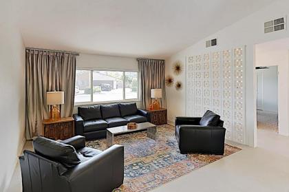 2BR/2BA Modern Retreat: Pool & Spa Near Downtown Palm Springs home - image 8